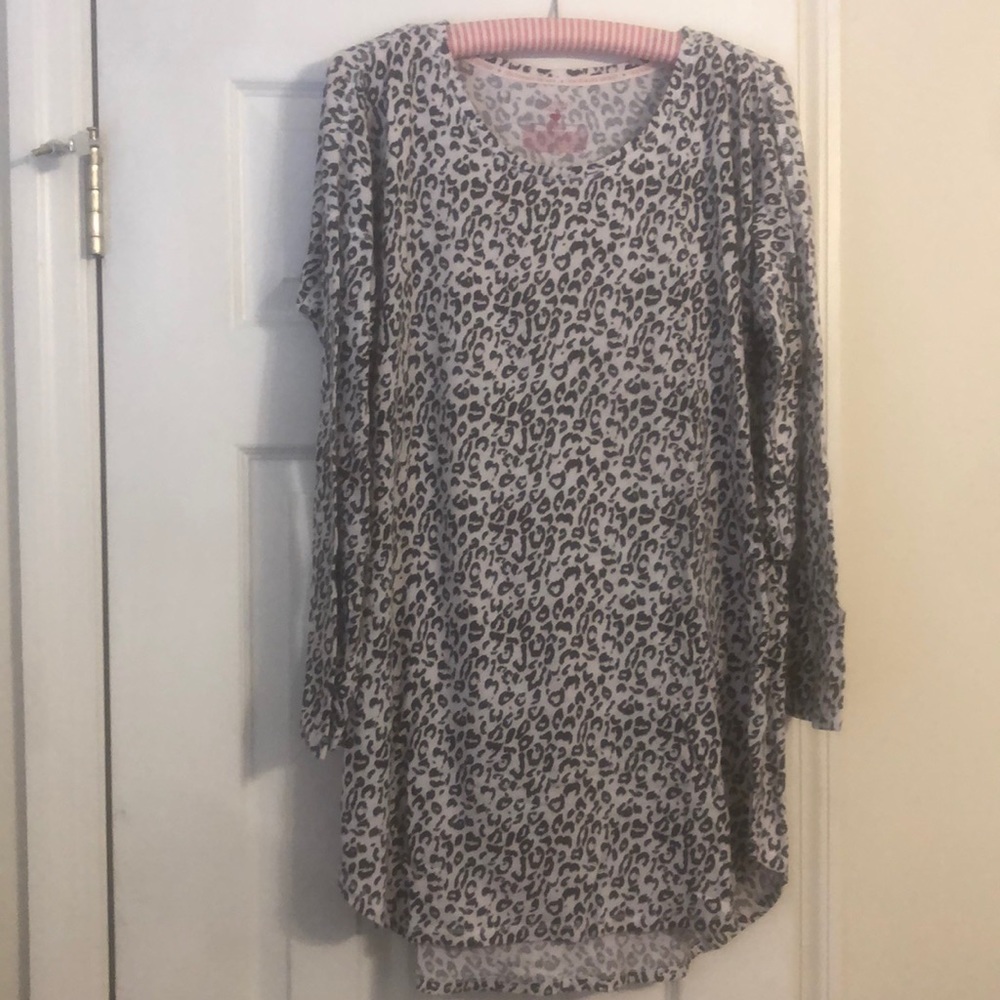 VS Leopard night shirt